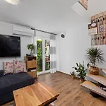 House In Near Rock 普莱曼图拉
