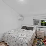 House In Near Rock * 普莱曼图拉