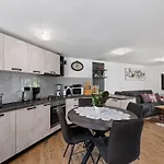 House In Near Rock 度假居 普莱曼图拉