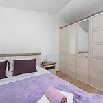 House In Near Rock 度假居