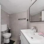 度假居 House In Near Rock