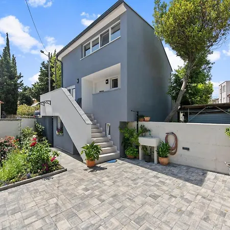 House In Near Rock 度假居