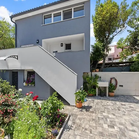 度假居 House In Near Rock 普莱曼图拉
