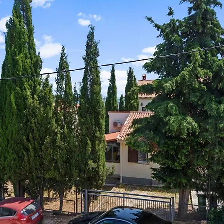 House In Near Rock * 普莱曼图拉